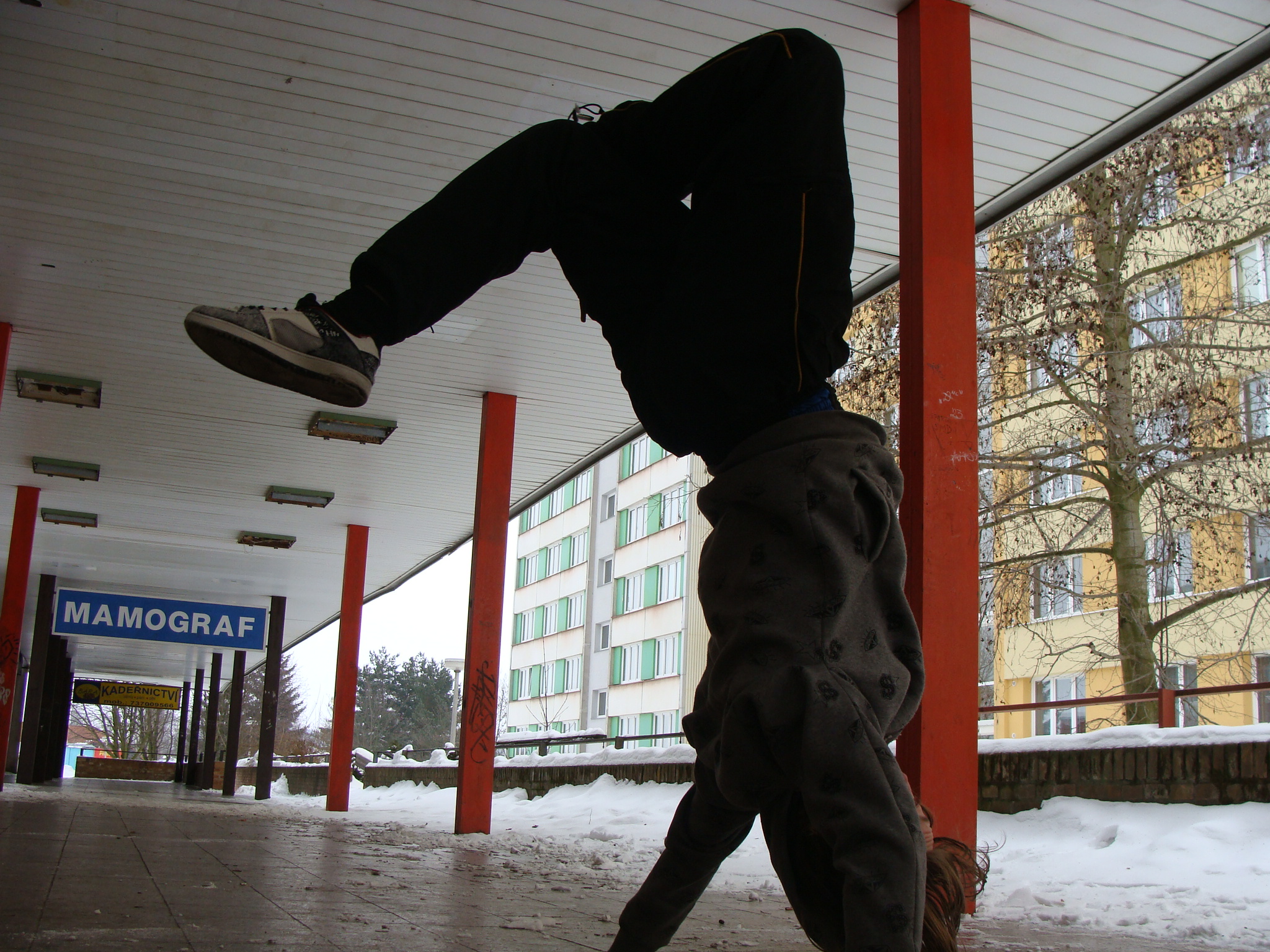 Dawe,Handstand